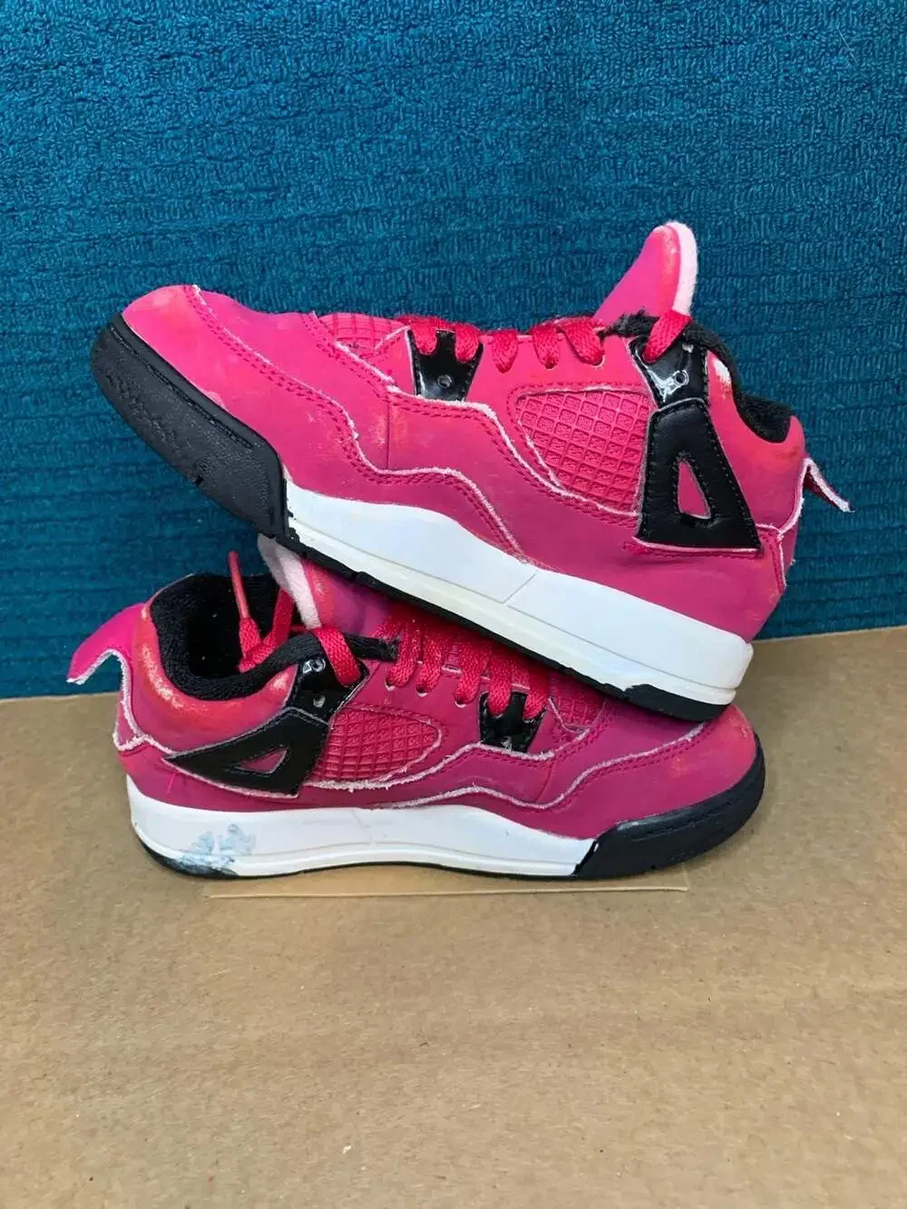 Jordan 4 Retro “Voltage Cherry” Shoes Size 12.5C